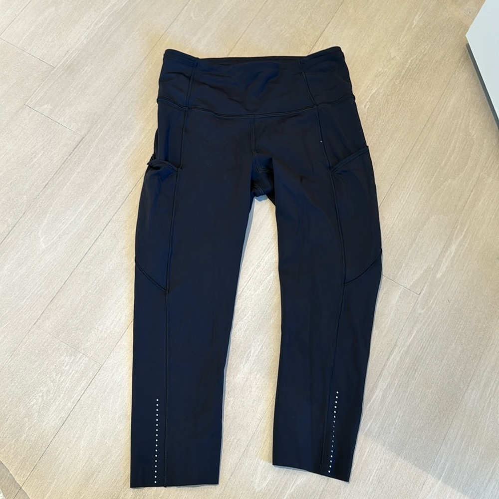 Black Lululemon’s leggings size 6